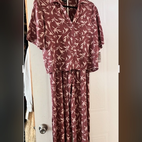 NWT Alfani two piece Elegant Maroon and White Patterned Loungewear With pockets - Picture 3 of 9